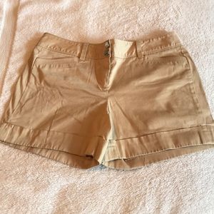 Size 6 White House Black Market khaki shorts